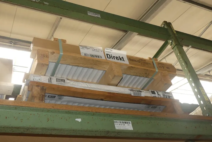 Kermi - Heizkörper Therm X2 Profil-V Typ 12, BH 900, BL 900 mm, weiß, AG links Umfang: Palette mit Inhalt, Ebene 3, rechts